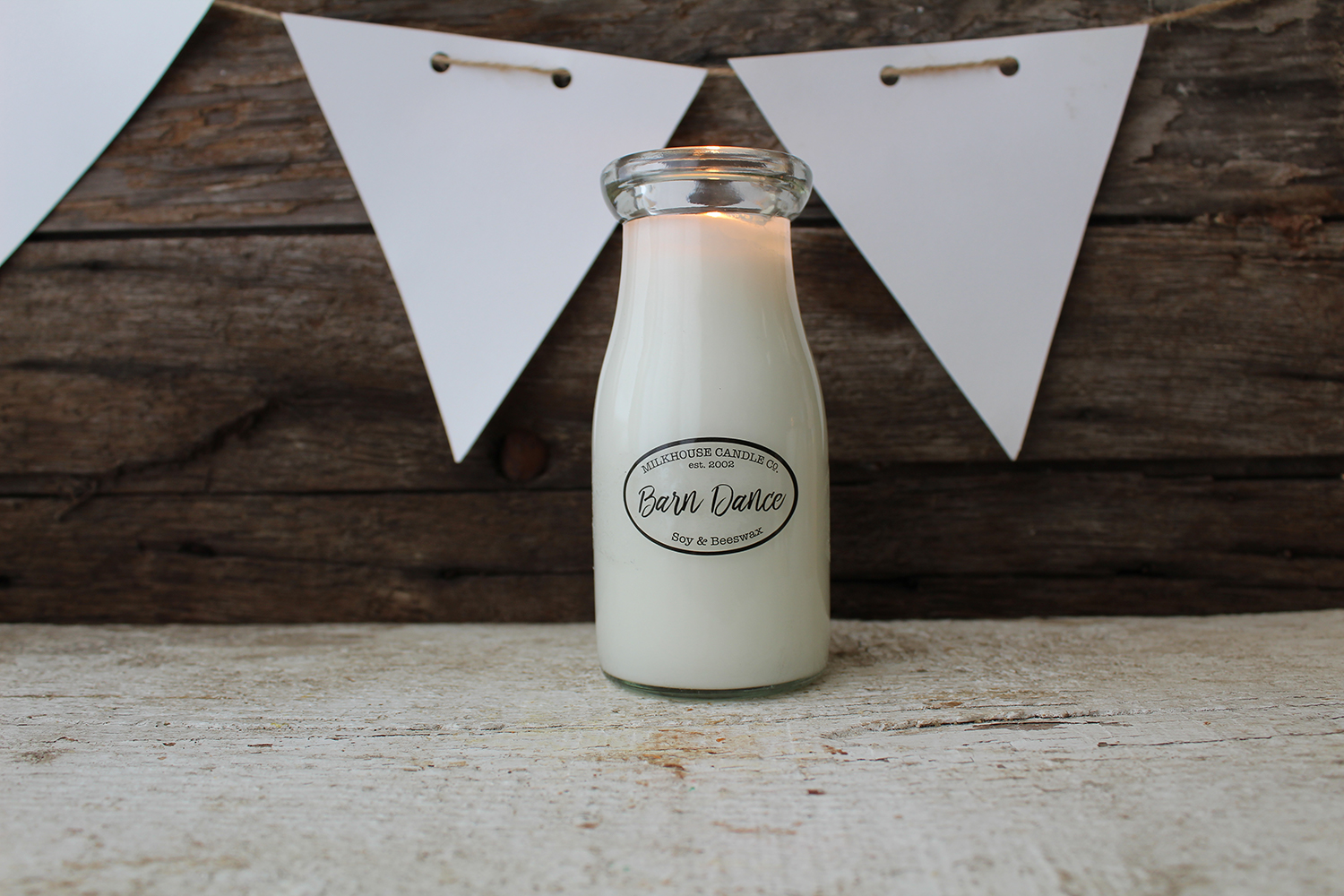 MILKHOUSE CANDLE Barn Dance αρωματικό κερί MILKBOTTLE (227 g)